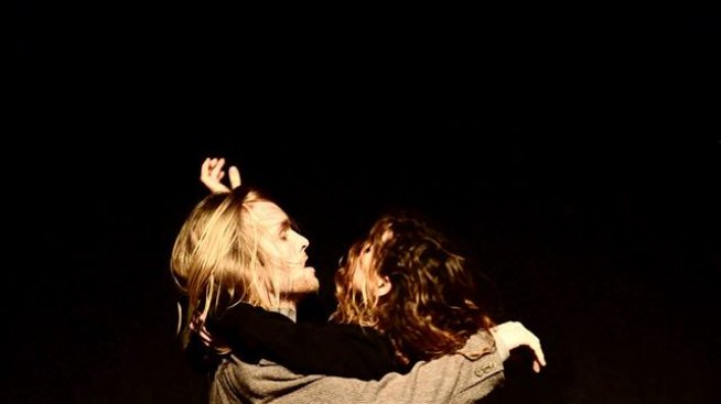 Телата общуват чрез танца