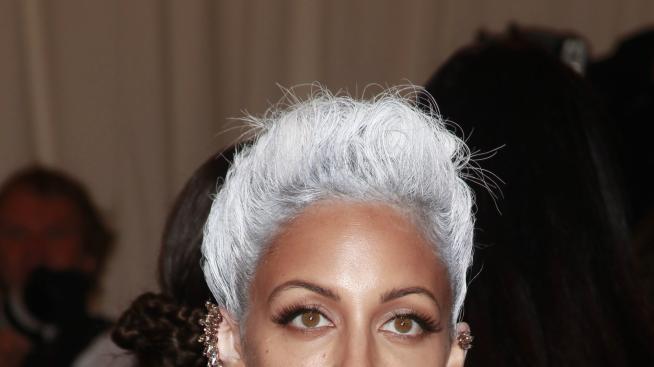 Никол Ричи заприлича на побеляла старица