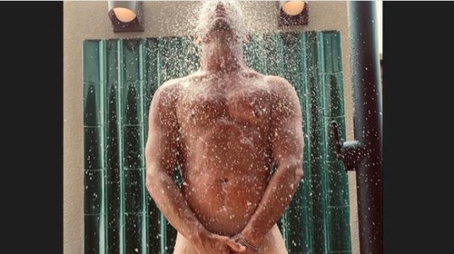 Чанинг Тейтъм публикува своя гола снимка заради бас