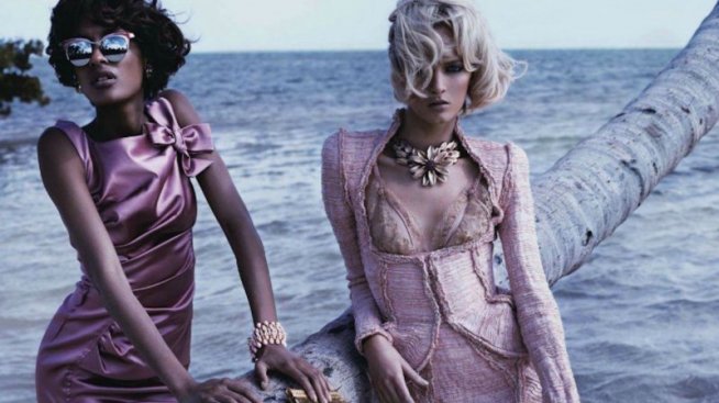 Отнесени от бурята