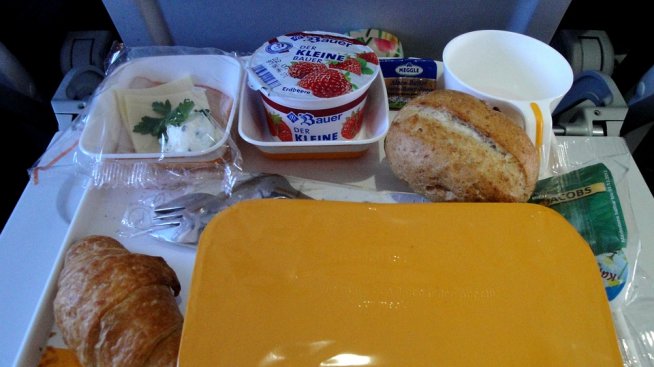 Кои храни да избягвате преди полет