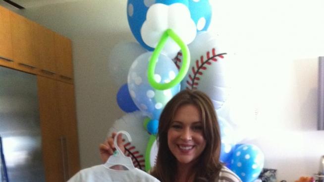 Алиса Милано празнува бебешко парти с Доджърс