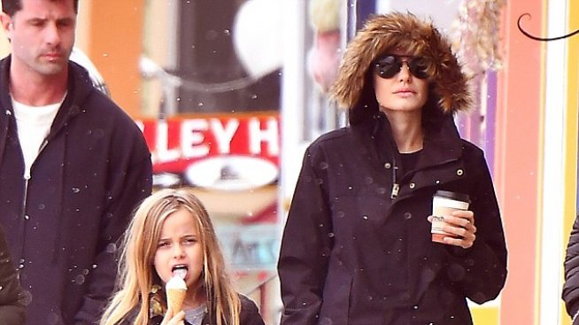 Докато Пит страда, Джоли на ски ваканция с децата