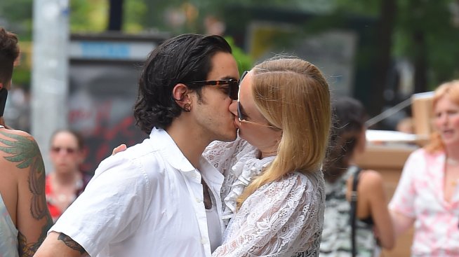 Клое Севини не може да се нарадва на новия си любим