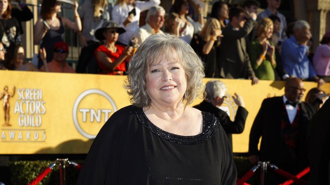 Чичо Чарли от „Двама мъже и половина” се завръща като жена