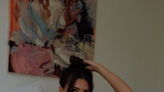 Облечи се, Емили Ратайковски