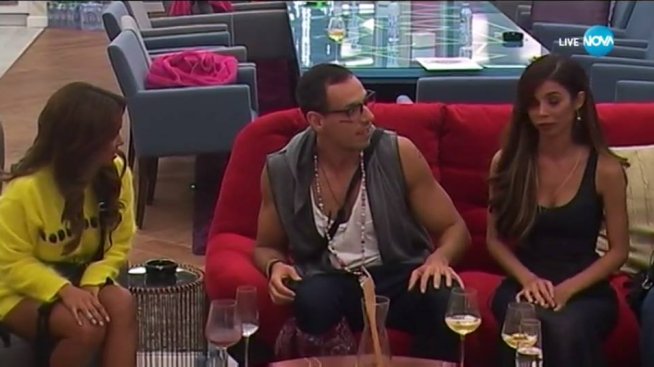 Мегз стъписа Мария: Ти си компаньонка!