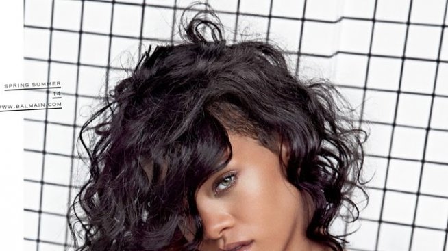 Риана показва татуси и плът в кампанията на Balmain