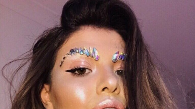 Смееш ли? Камъни по веждите