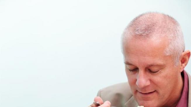 Хората преяждат заради обстановката