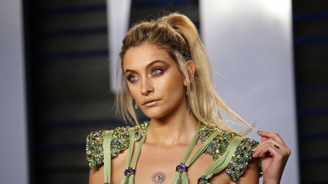 Страховете на Парис Джексън – роли и опити за самоубийство