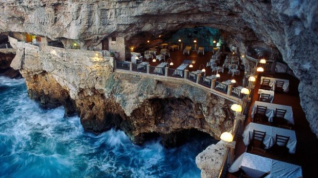 Невероятен ресторант изникна в пещера