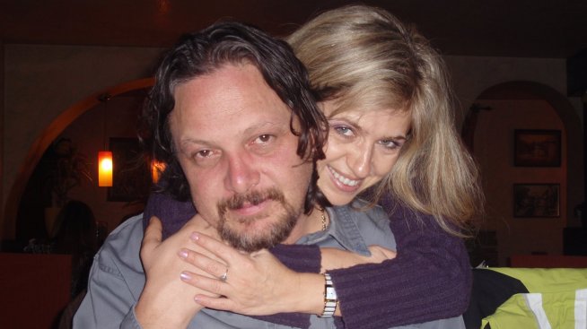 Нидал и Мадлен Алгафари поливат четвърт век брак