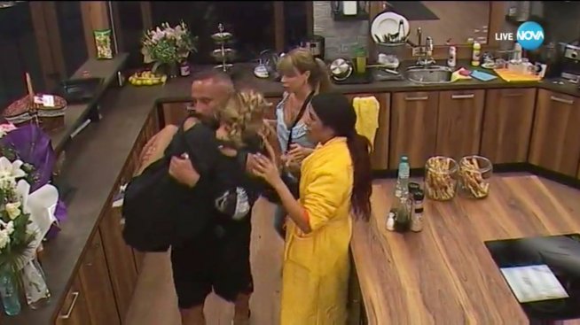 Танцьорката Яна припадна във VIP Brother