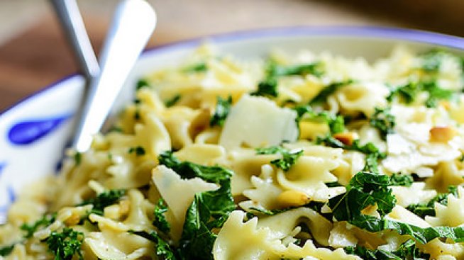 Салата от паста и кале