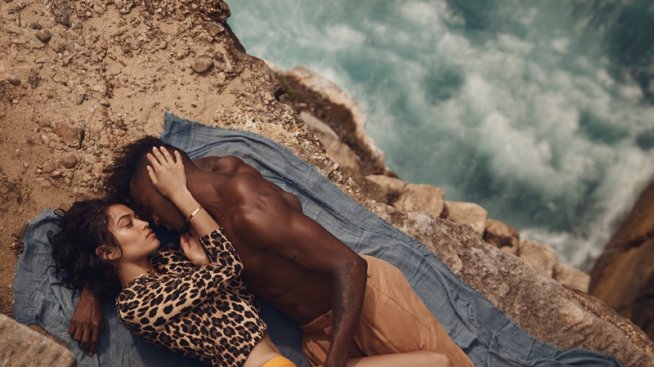 Секси Шанина Шейк в романтична приказка с годеника си