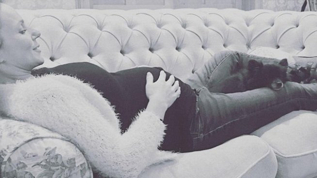 Спайската Гери се хвали с чудна фигура в очакване на второто си дете