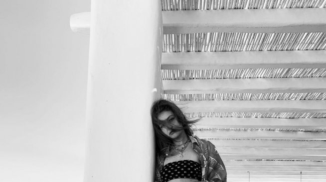 Горещото лято на Бела и Джиджи Хадид