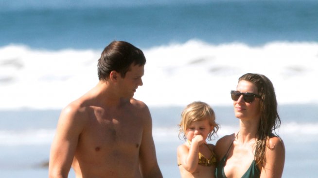 Том и Жизел се радват на семейната си идилия