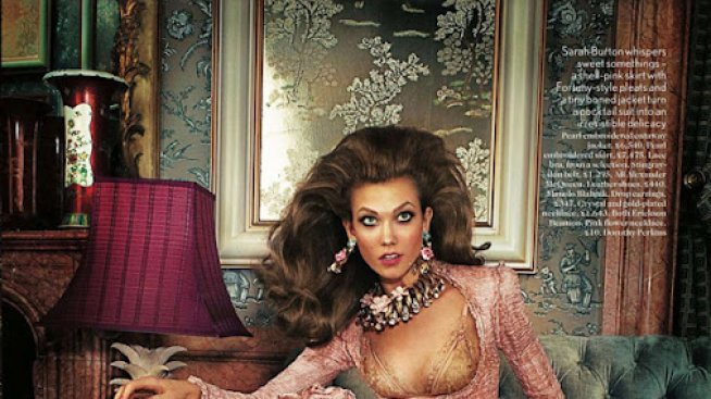 Карли Клос се забърка в ретро шарения