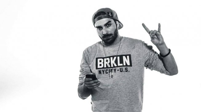 Тото от „Скандау“ ще става татко?