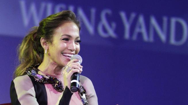 Джей Ло с по-големи крака след бременността си