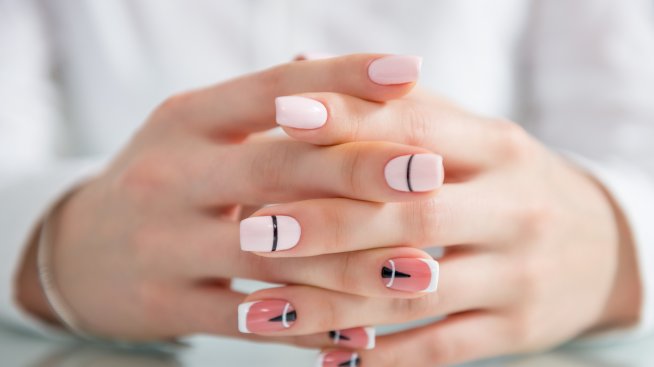 Маникюр в стил „негативно пространство“ – как да си го направите?