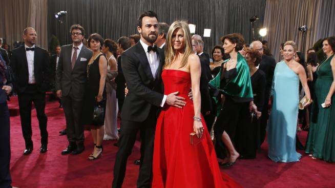 Дженифър и Джъстин най-накрая се нанасят в луксозния си дом