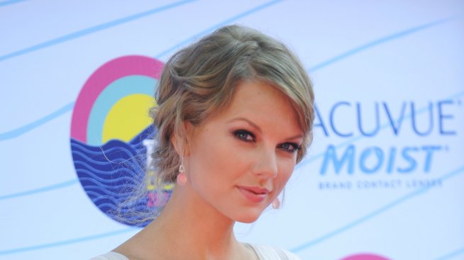 Тейлър Суифт влезе в конфликт с клана Кенеди