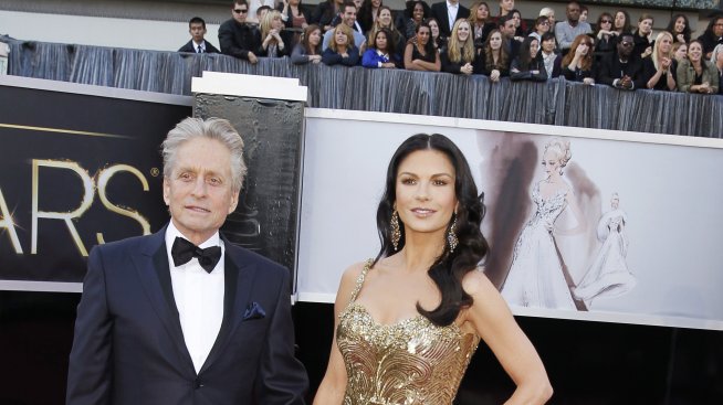 Майката на Майкъл Дъглас твърди, че бракът му е стабилен