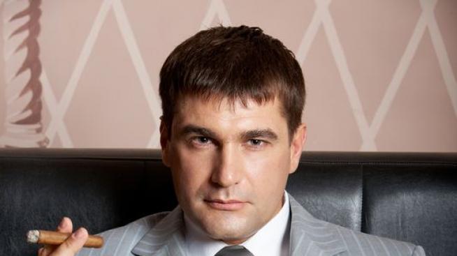 Има ги и такива: богат и скромен