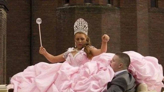 Сватбена рокля или костюм за Хелоуин?