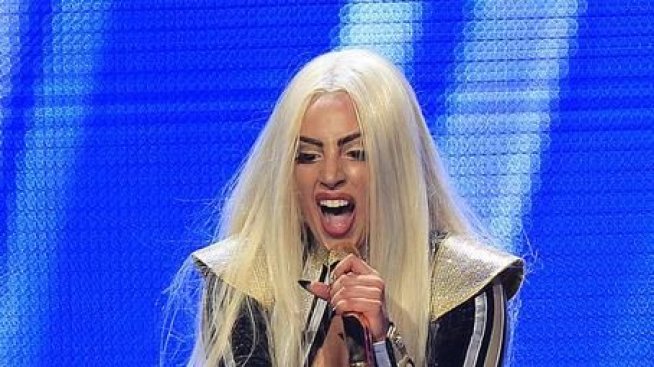 Дженифър О'Нийл: Редовно спях с Гага