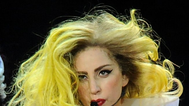 Гага си спретна кралско тържество