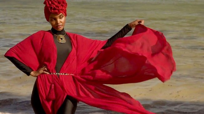 За първи път буркини вместо бикини в Sports Illustrated!