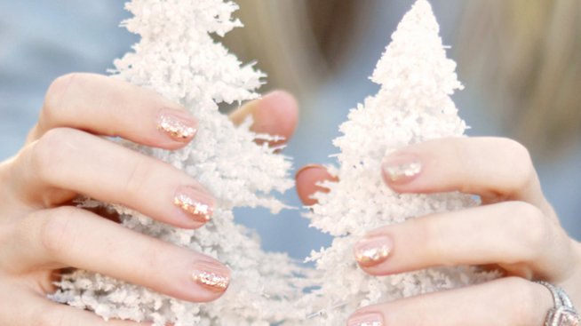 Коледа върху маникюра ни