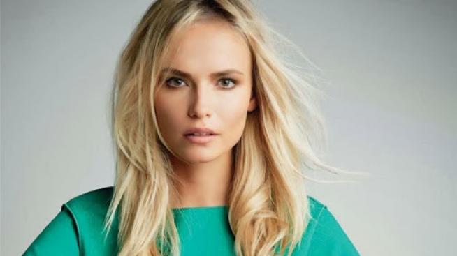 Колоритното завръщане на Наташа Поли