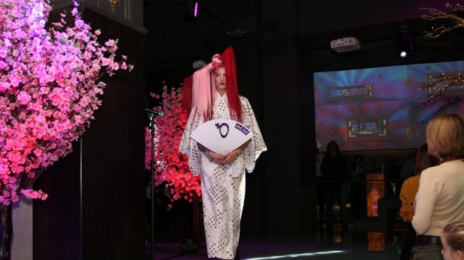 Кучкова и русата Златка модели в коафьорско шоу