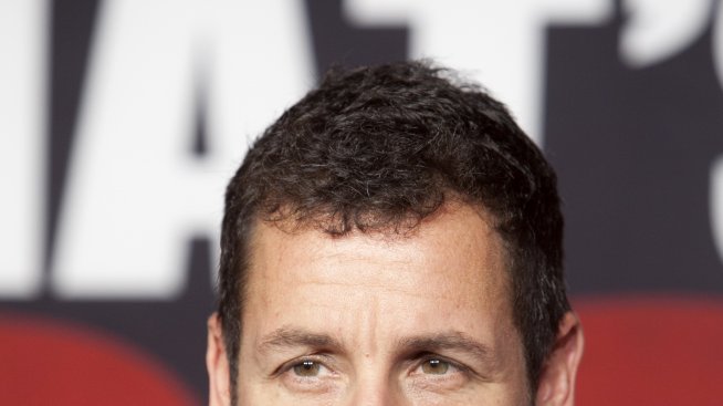 Адам Сандлър: Дъщерите ми се срамуват от начина ми на обличане