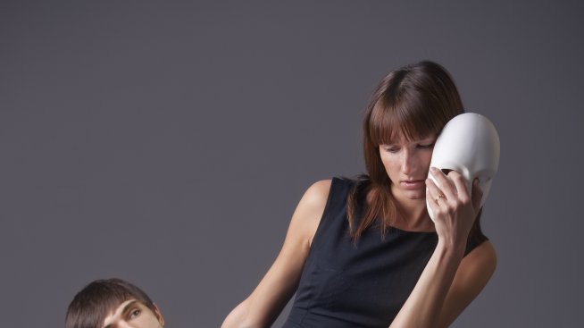 Това не е връзка – тя просто ви използва!