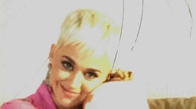 Кейти Пери посети нейна фенка в болницата