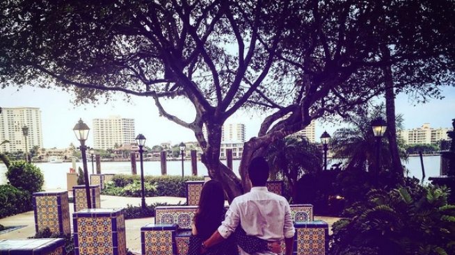 Скромно, скромно... Мика се омъжи