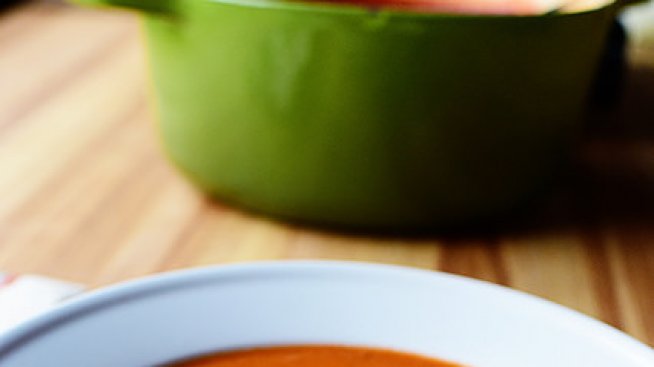 Доматена супа с пармезанови крутони