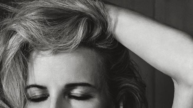 Ким Бейсинджър изпитва любов не само към киното, а и към музиката