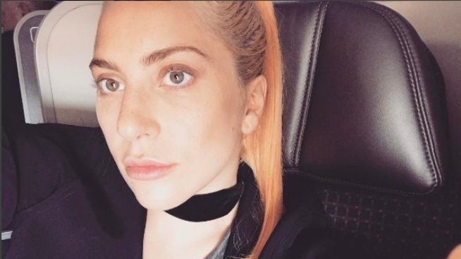 Лейди Гага стартира лятото с... оранжева коса