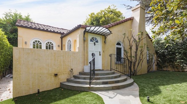 В къщата на кинолегендата Фей Дънауей