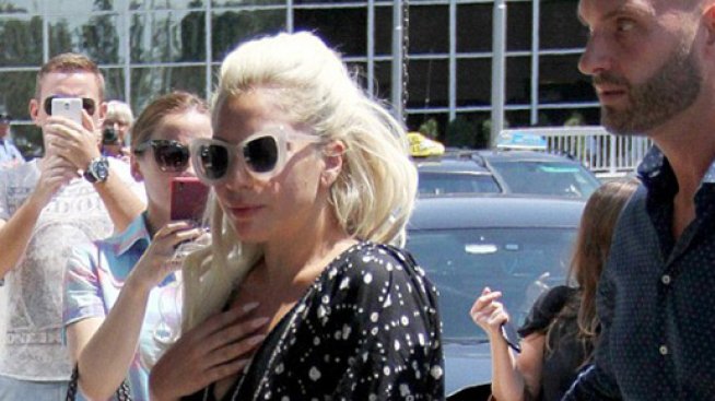 Лейди Гага яде в ресторанта на Лепа Брена