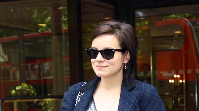 Певицата Лили Алън – омъжена и бременна