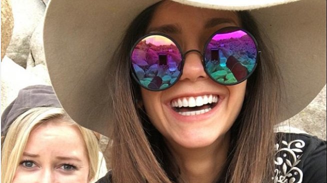 Нина Добрев си разкървави коляното