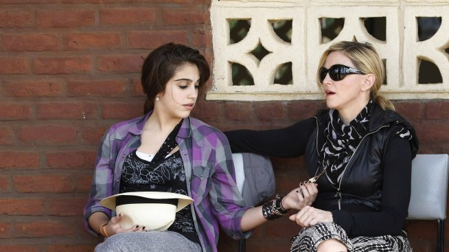 Мадона нае клонинг на Лурдес